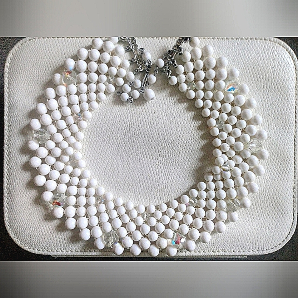 Fantastic vintage bib necklace - Don't miss this!